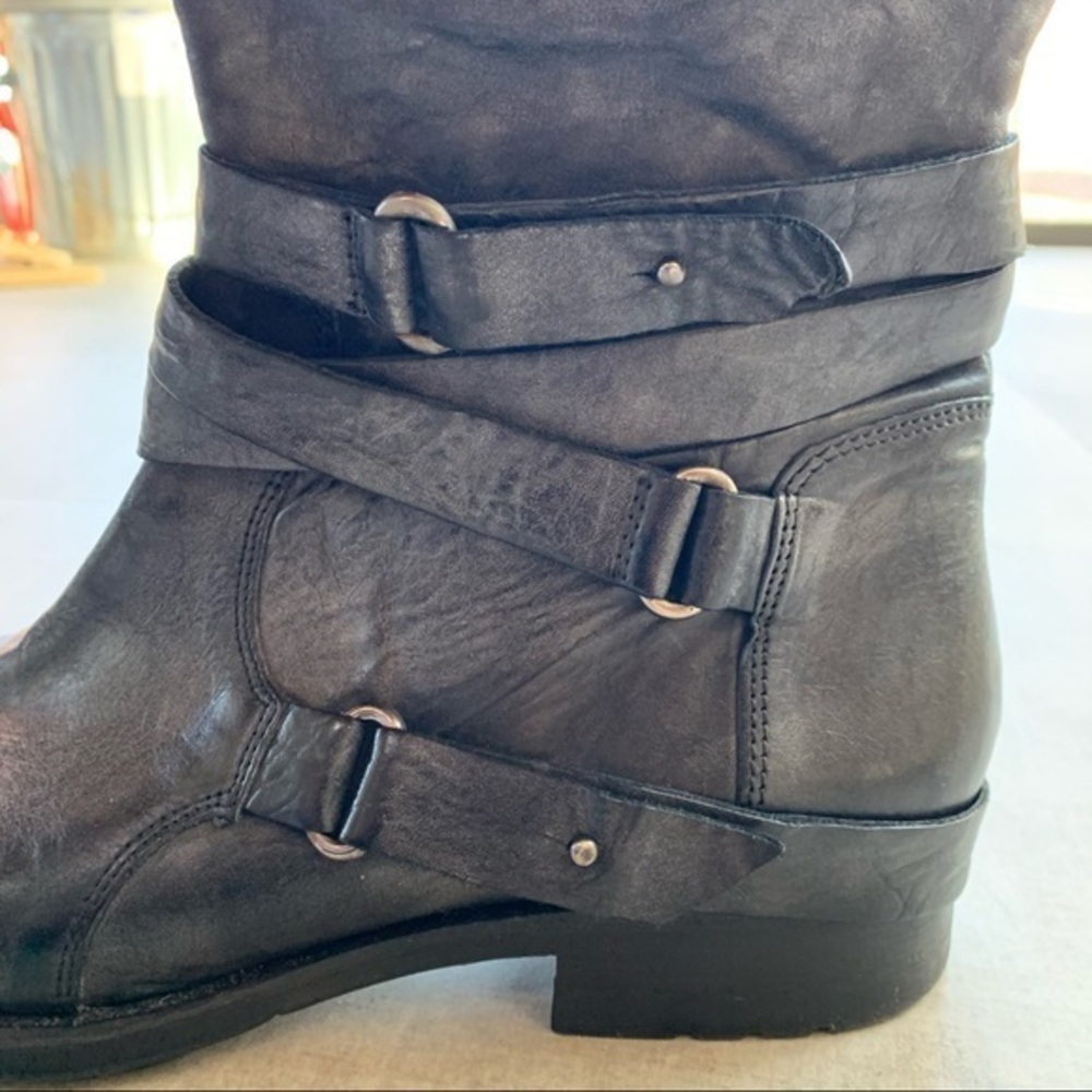 Vera Wang Women’s Lavender Grey Leather Boots - 11